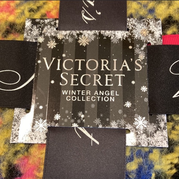 Victoria Secret Plaid Scarf . NWT - Picture 2 of 5